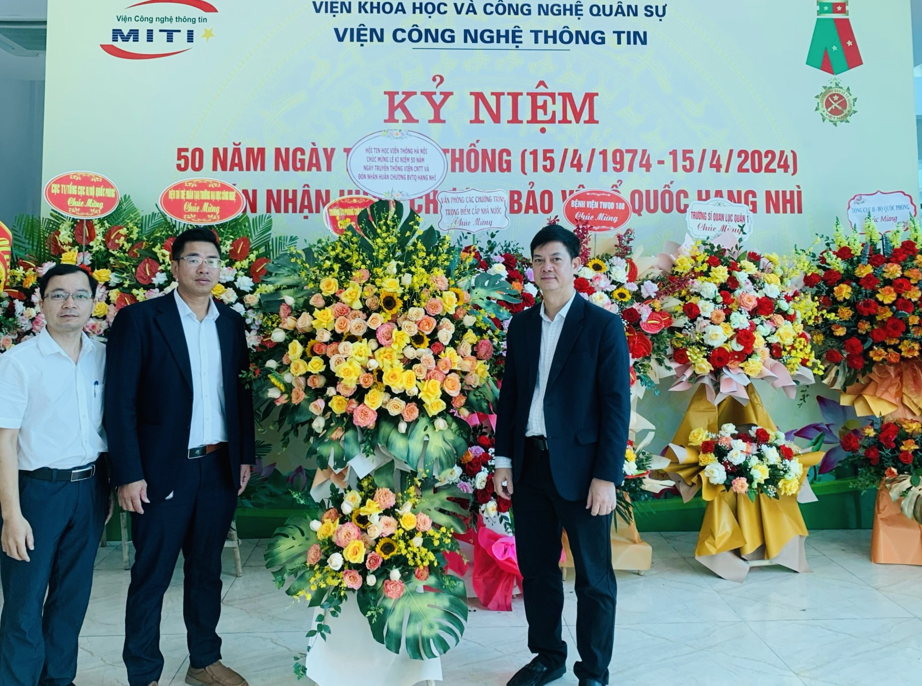 KỶ NIỆM 50 NĂM NGÀY TRUYỀN THỐNG VIỆN CÔNG NGHỆ THÔNG TIN VÀ ĐÓN NHẬN HUÂN CHƯƠNG BẢO VỆ TỔ QUỐC HẠNG NHÌ