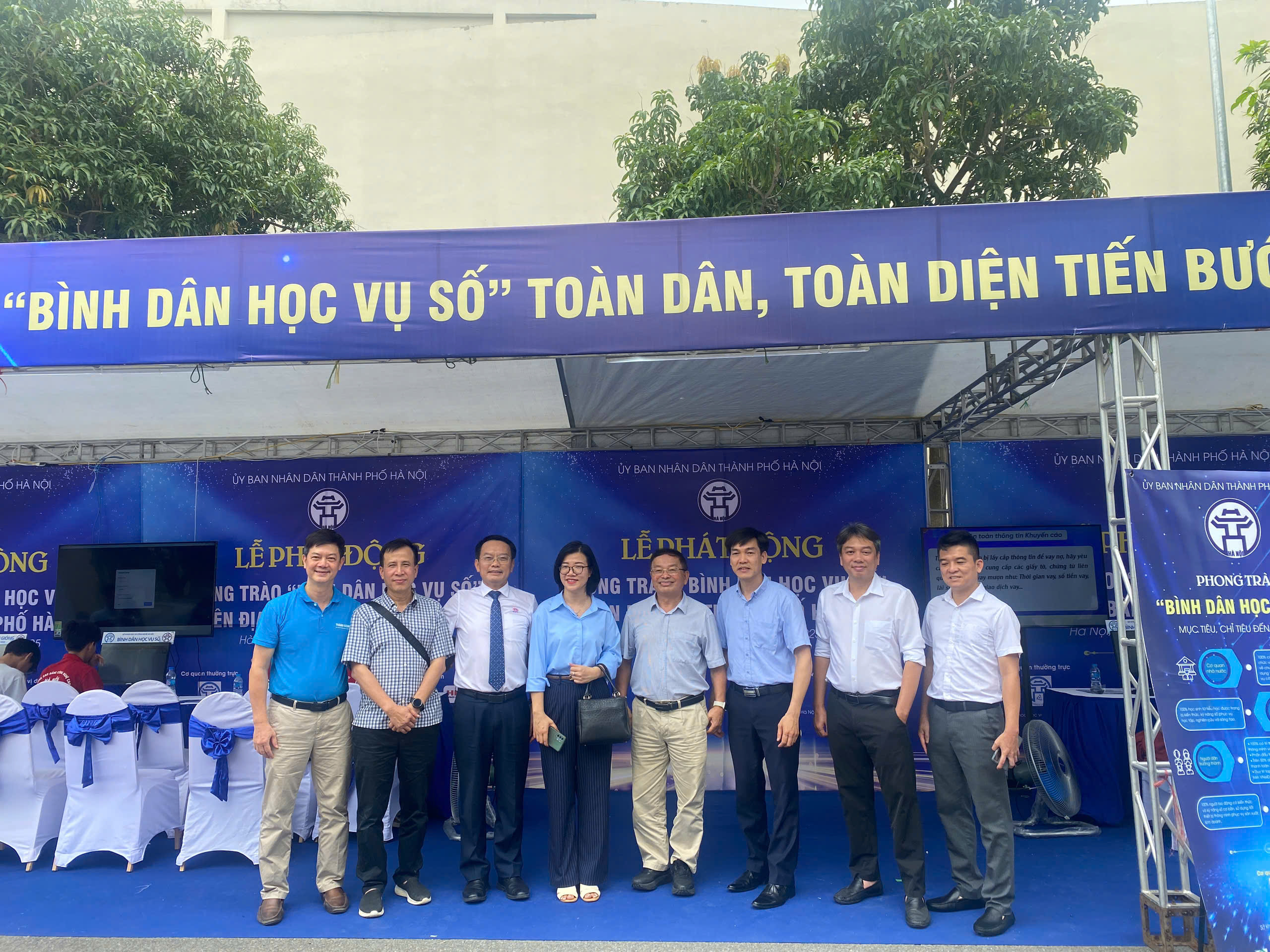 THÁNH GIÓNG TỰ HÀO ĐỒNG HÀNH CÙNG PHONG TRÀO “BÌNH DÂN HỌC VỤ SỐ” TẠI HÀ NỘI
