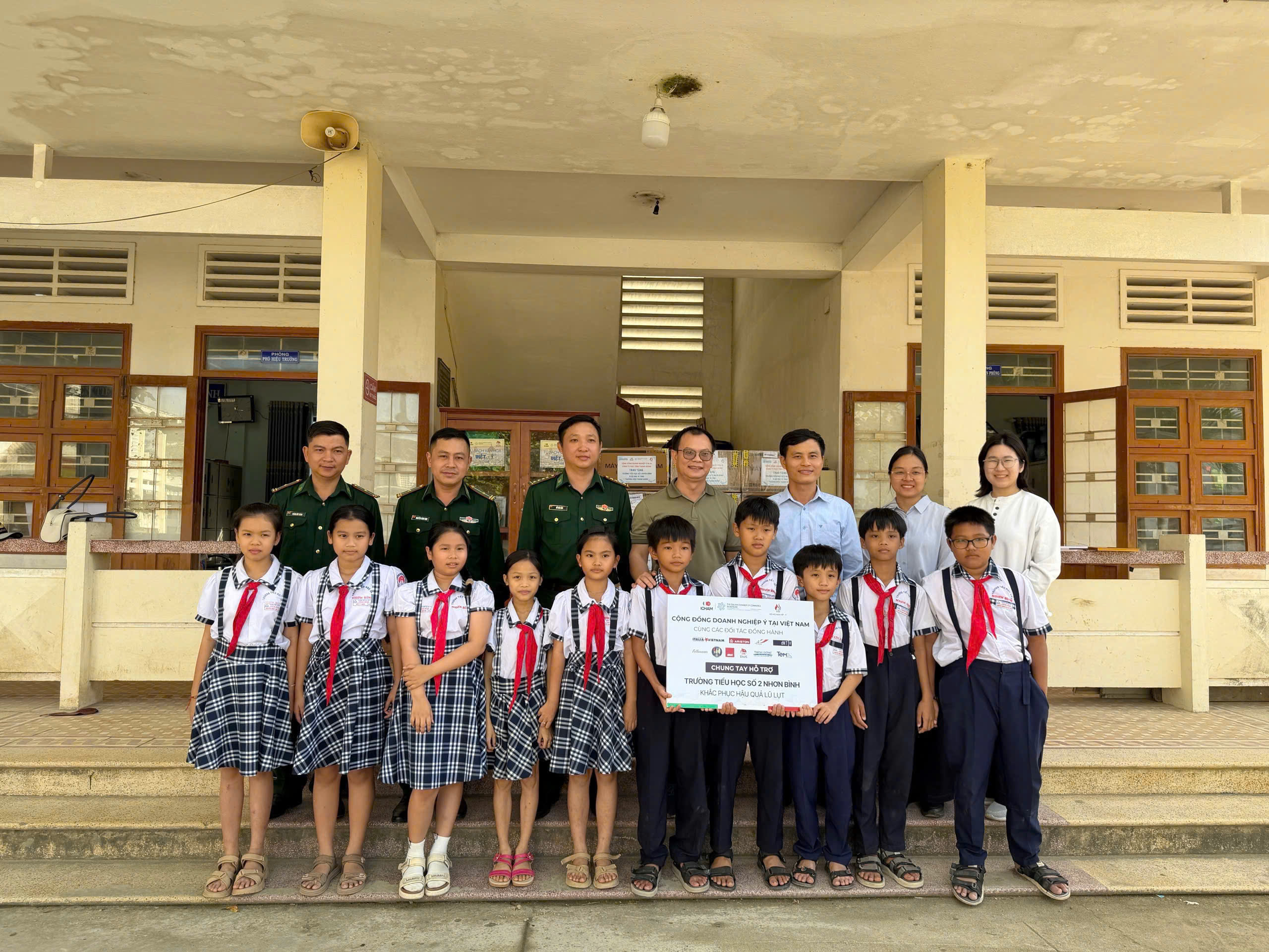 Máy tính Thánh Gióng và ICHAM chung tay hỗ trợ giáo dục Gia Lai sau lũ lịch sử năm 2025