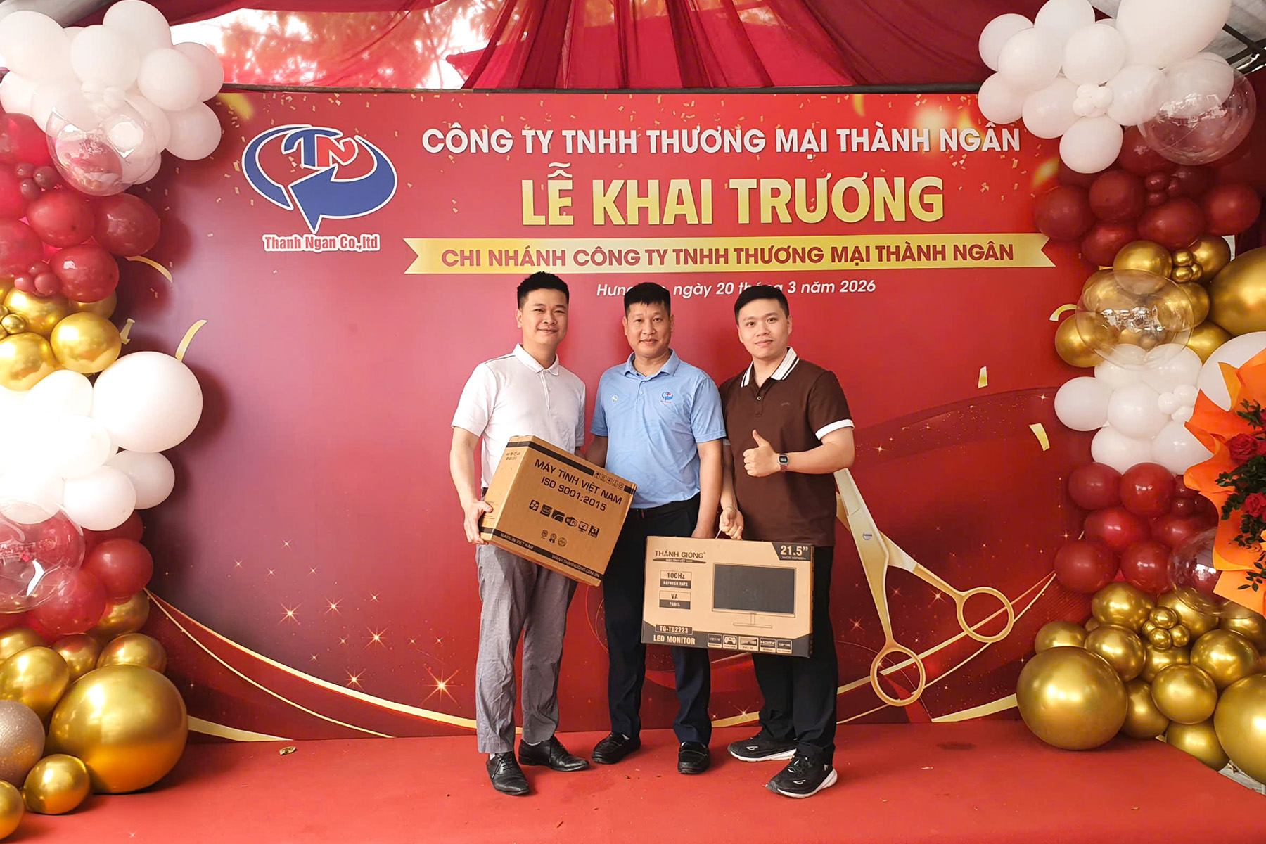 RỰC RỠ SẮC ĐỎ KHAI TRƯƠNG CHI NHÁNH MỚI THÀNH NGÂN: DẤU ẤN ĐỒNG HÀNH CỦA MÁY TÍNH THÁNH GIÓNG